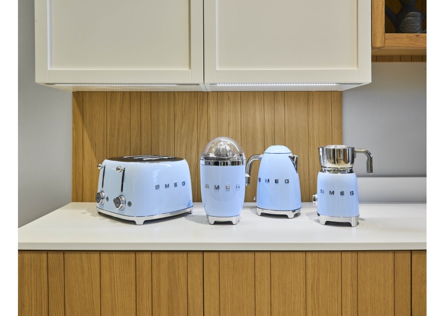 Smeg KLF02PB pastel blauw retro waterkoker