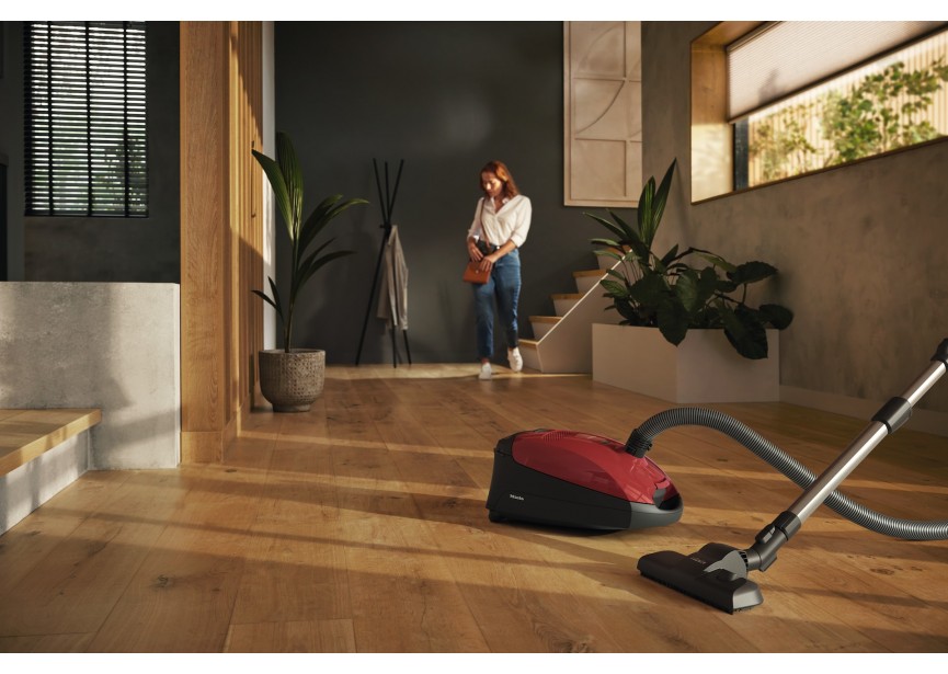 Miele Classic C1 PowerLine Rood 800 Watt stofzuiger met zak
